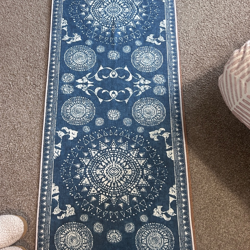 manduka White Grip Yoga towel mat